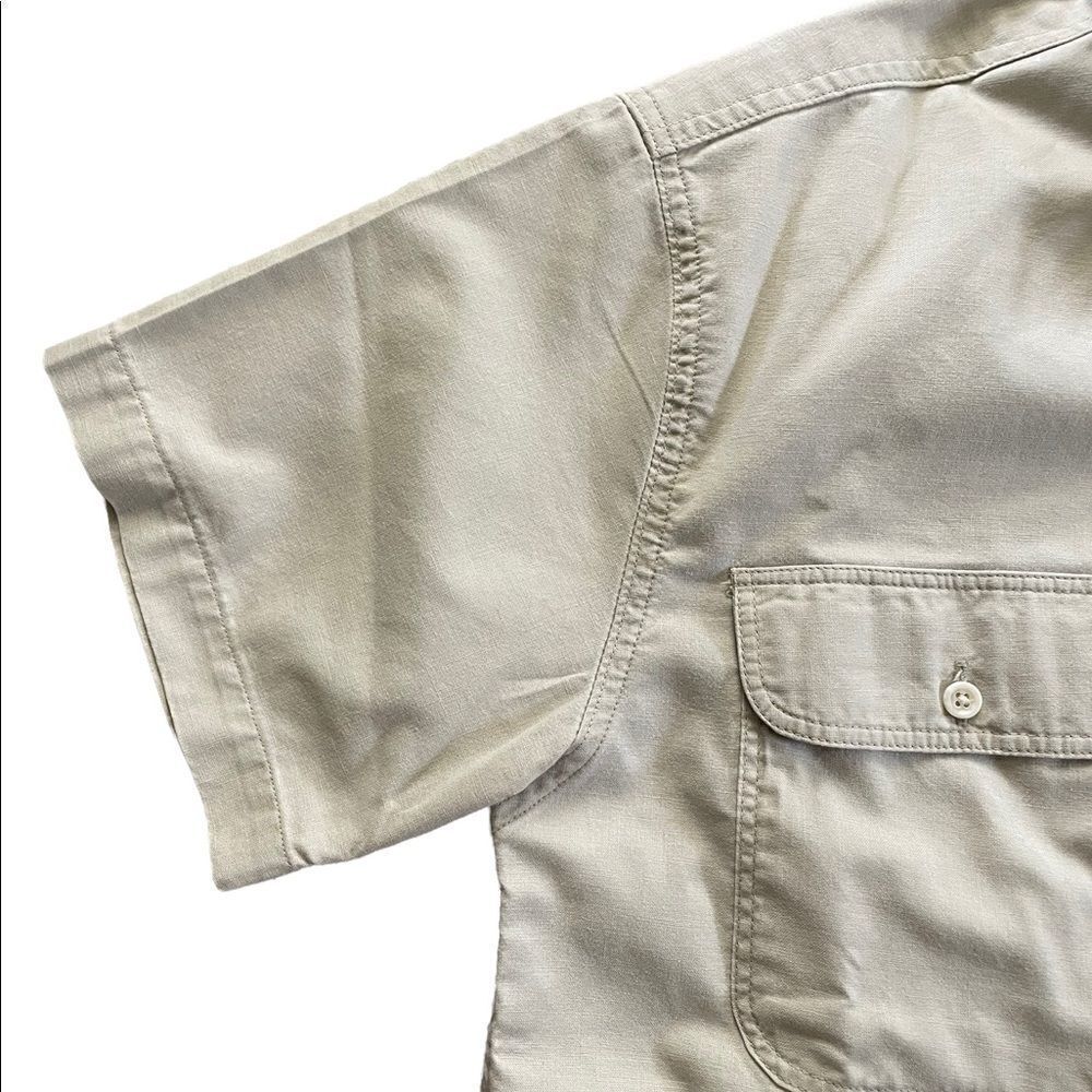 NWOT WOOLRICH Khaki Button Down Shirt Size Medium - Picture 3 of 5